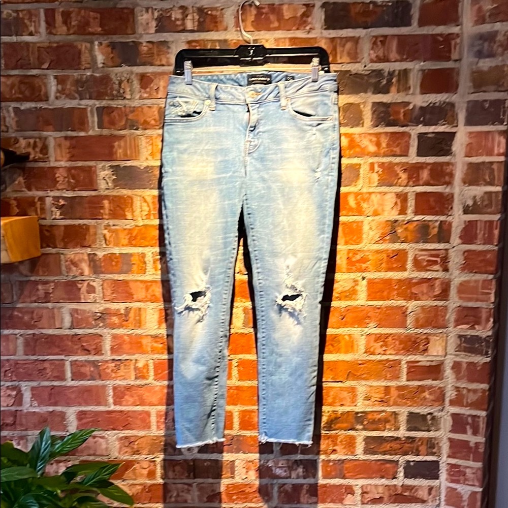 Lucky Brand Lolita Light Wash Distressed Jeans